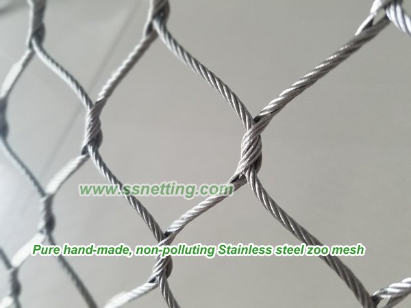 ​ 4. Flexibility & Customization​ Zoo mesh is highly adaptable to any design. It can be shaped into irregular forms—triangles, trapezoids, or curved structures—to fit unique enclosure layouts. Whether you’re building a large walk-through aviary or a small primate habitat, the mesh can be customized in size, aperture, and wire diameter.​ Manufacturers offer roll sizes up to 30’ x 60’ with no additional cost, reducing labor and material waste. This flexibility makes it ideal for both new construction and retrofits.